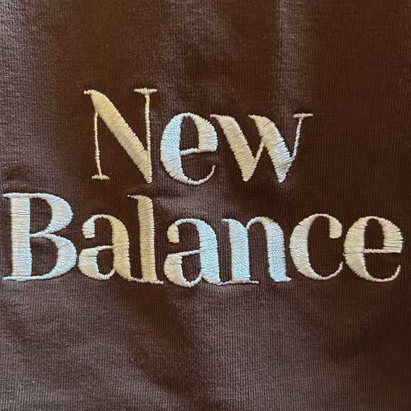 NEW BALANCE COOKIE LEGGING SHORTS IN BEIGE AND BROWN! - Picture 3 of 5